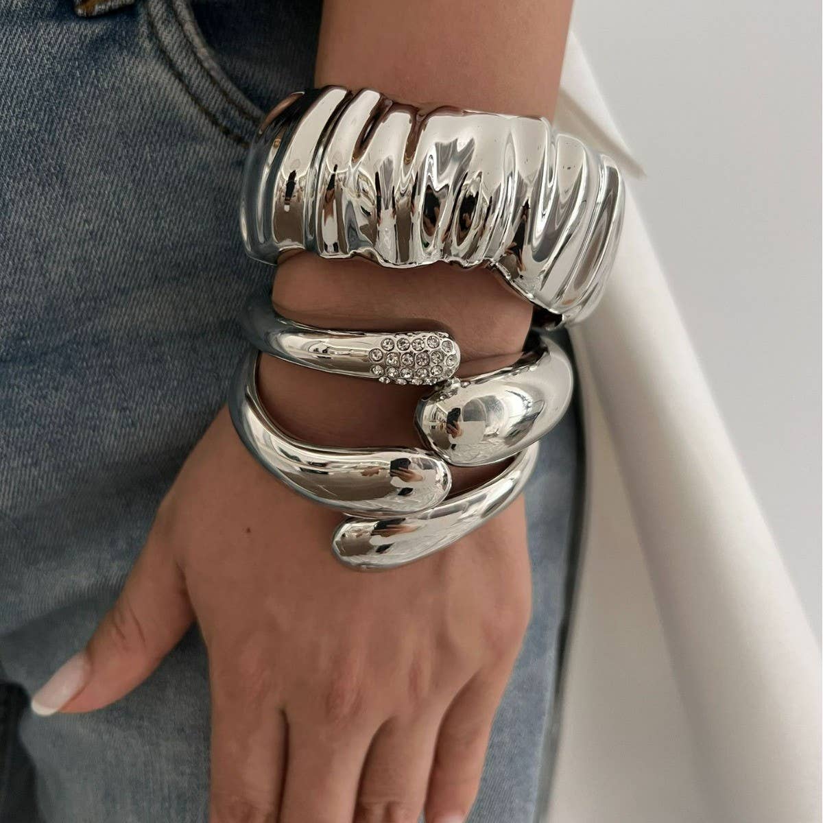 FASHIONABLE SPRING OPEN METAL SMOOTH BRACELET