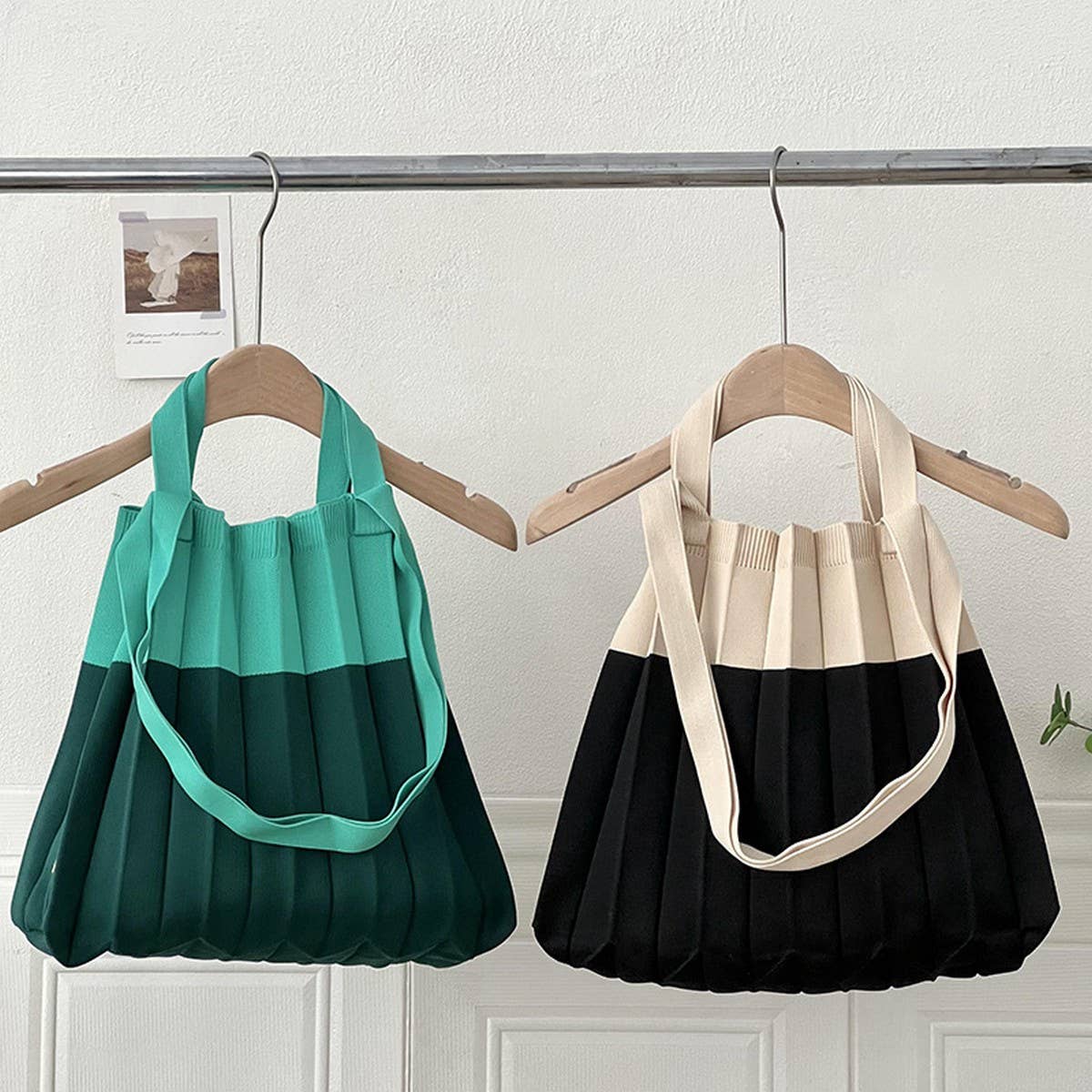 LARGE CAPACITY COLOR BLOCK PLEATED SHOULDER BAG_CWAB3221