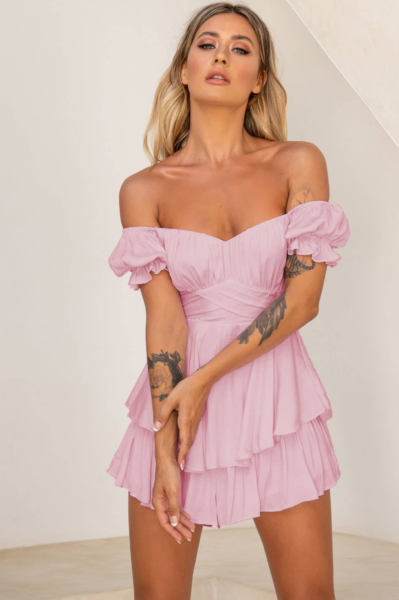 Solid-color one-shoulder lantern-sleeved dress