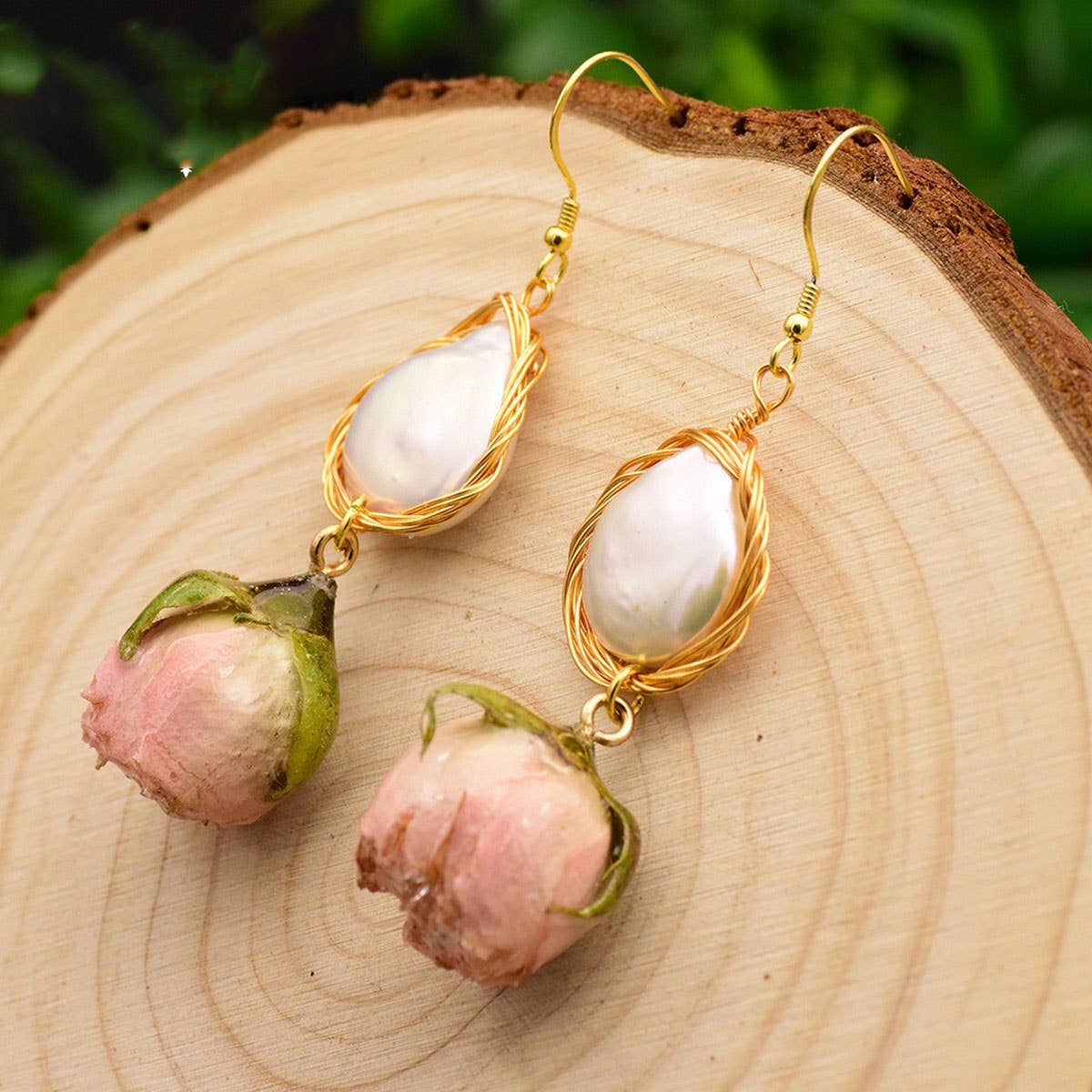 NEW HIGH-END RETRO FLOWER PEARL EARRINGS