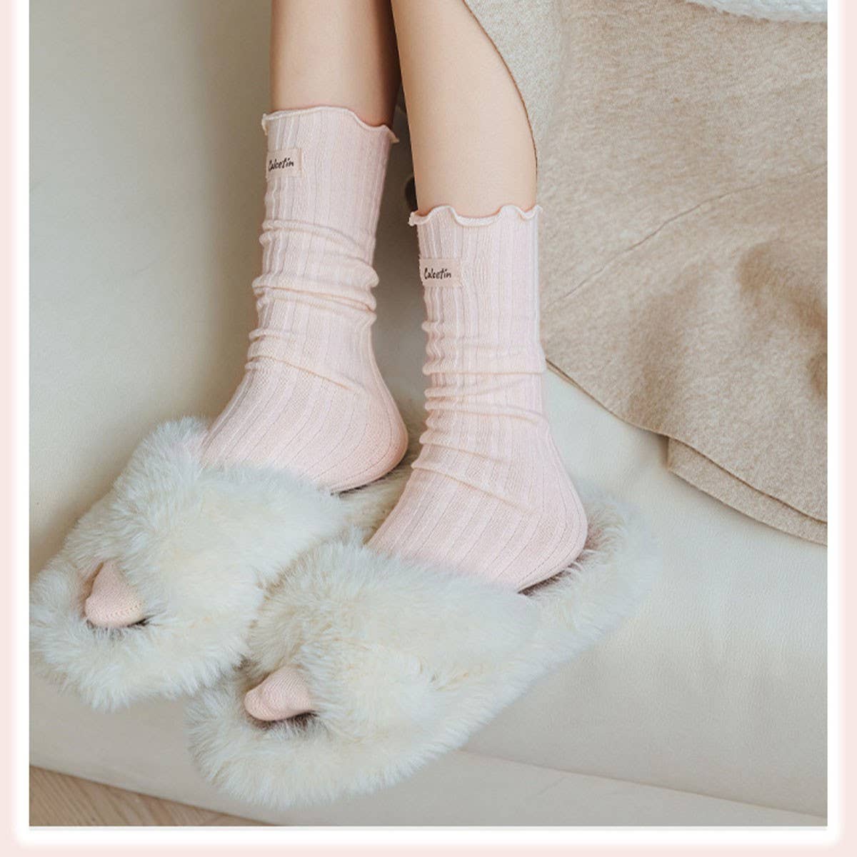 WOMEN  FLOWER  EAR EDGE LONG CREW SOCKS