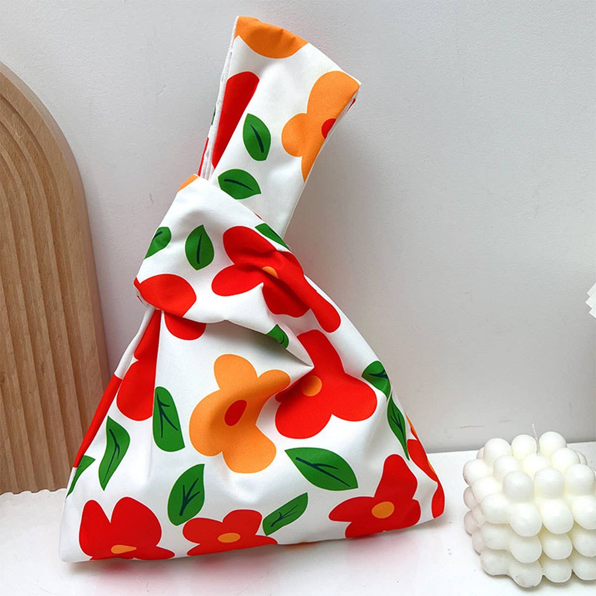 Knot for carrying Japanese-style wrist bag