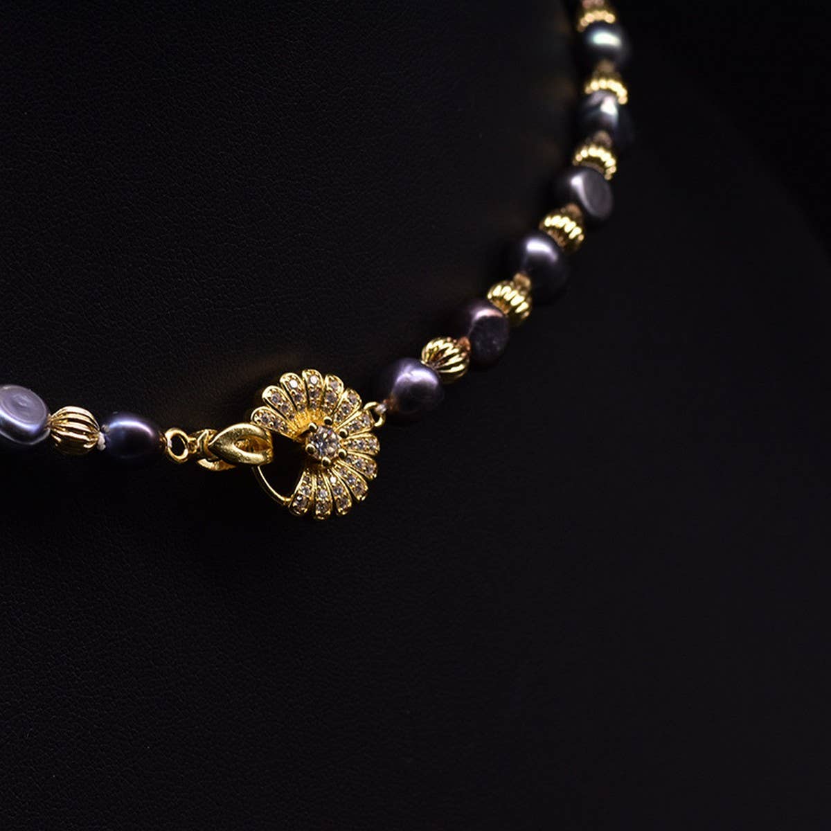 WOMEN'S ALL-MATCH NICHE NATURAL PEARL NECKLACE