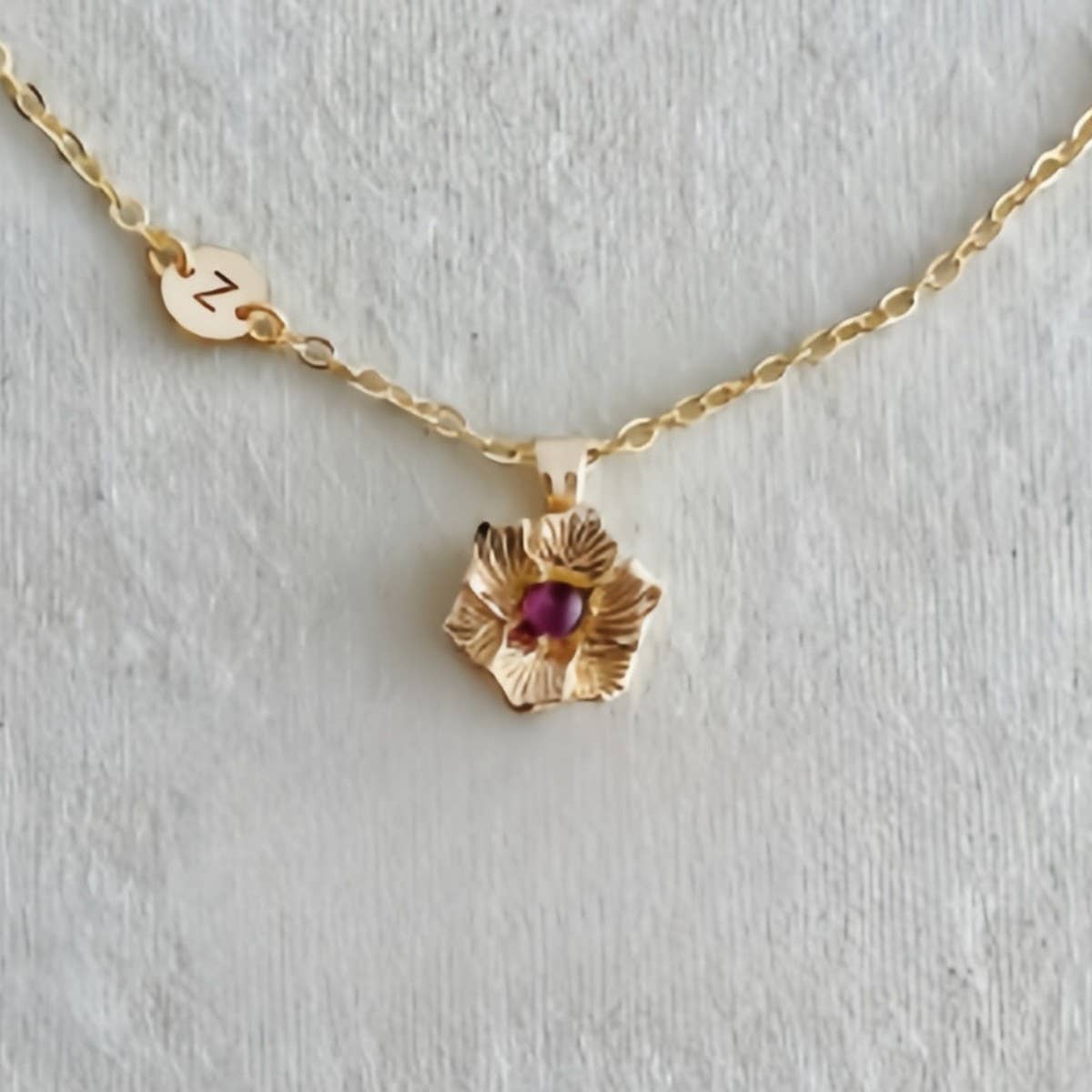 DECEMBER FLOWER ROTATING FLOWER LUCKY NECKLACE