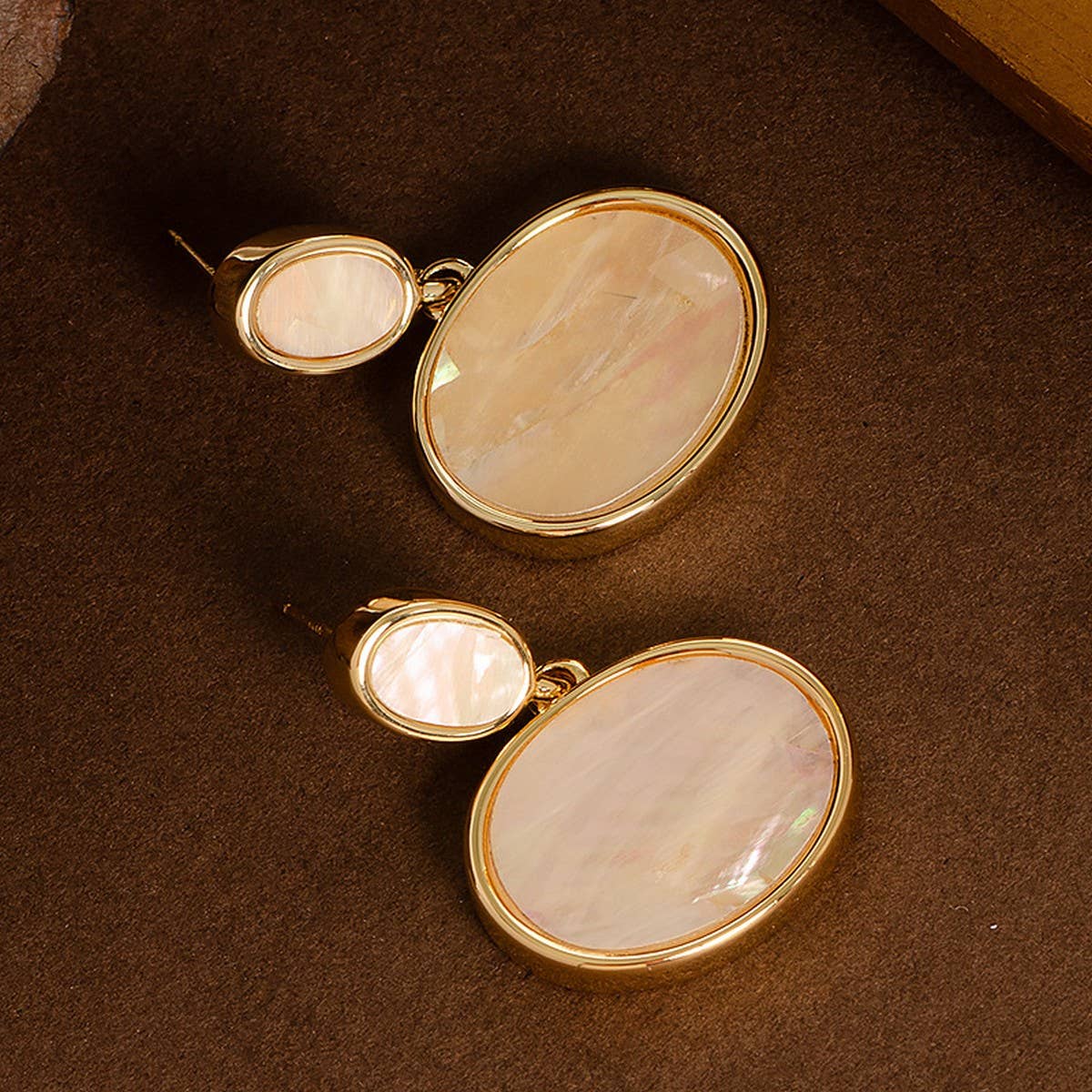 RETRO PERSONALITY NATURAL ABALONE EARRINGS_CWMM4297