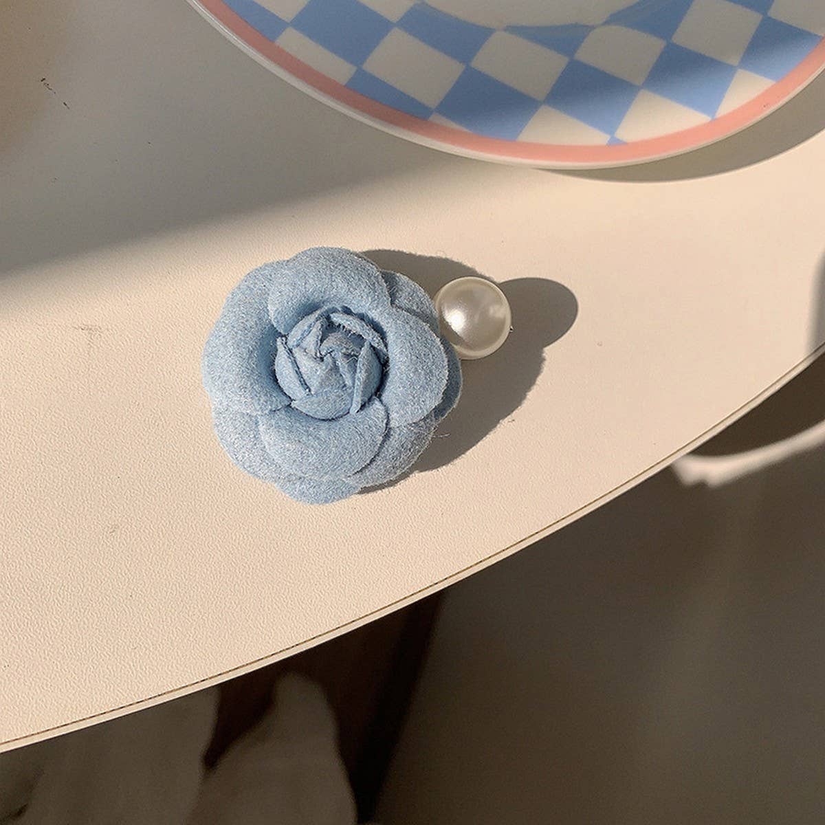 PEARL THREE-DIMENSIONAL CAMELLIA HAIR CLIP_CWAHA0947