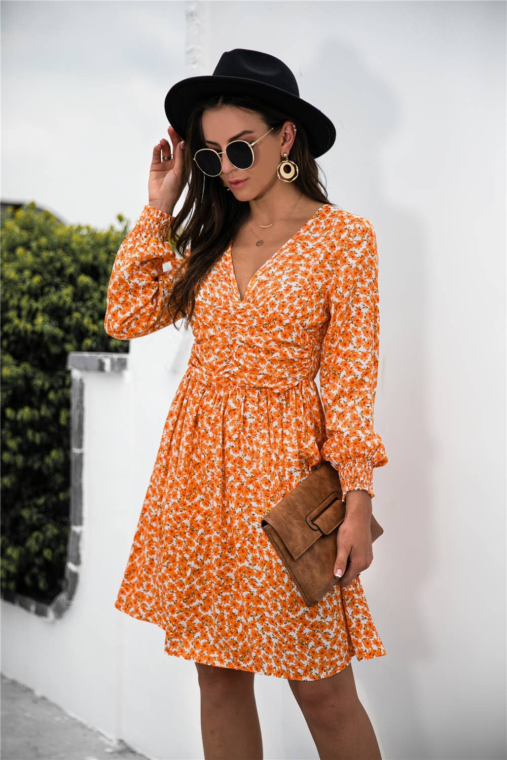 V-NECK LONG-SLEEVED PINCHED WAIST SHORT DRESS