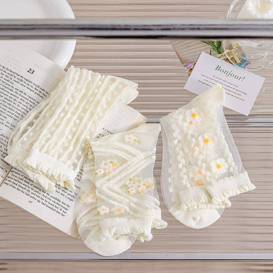 SUMMER THIN WHITE FLORAL DESIGN BOAT SOCKS