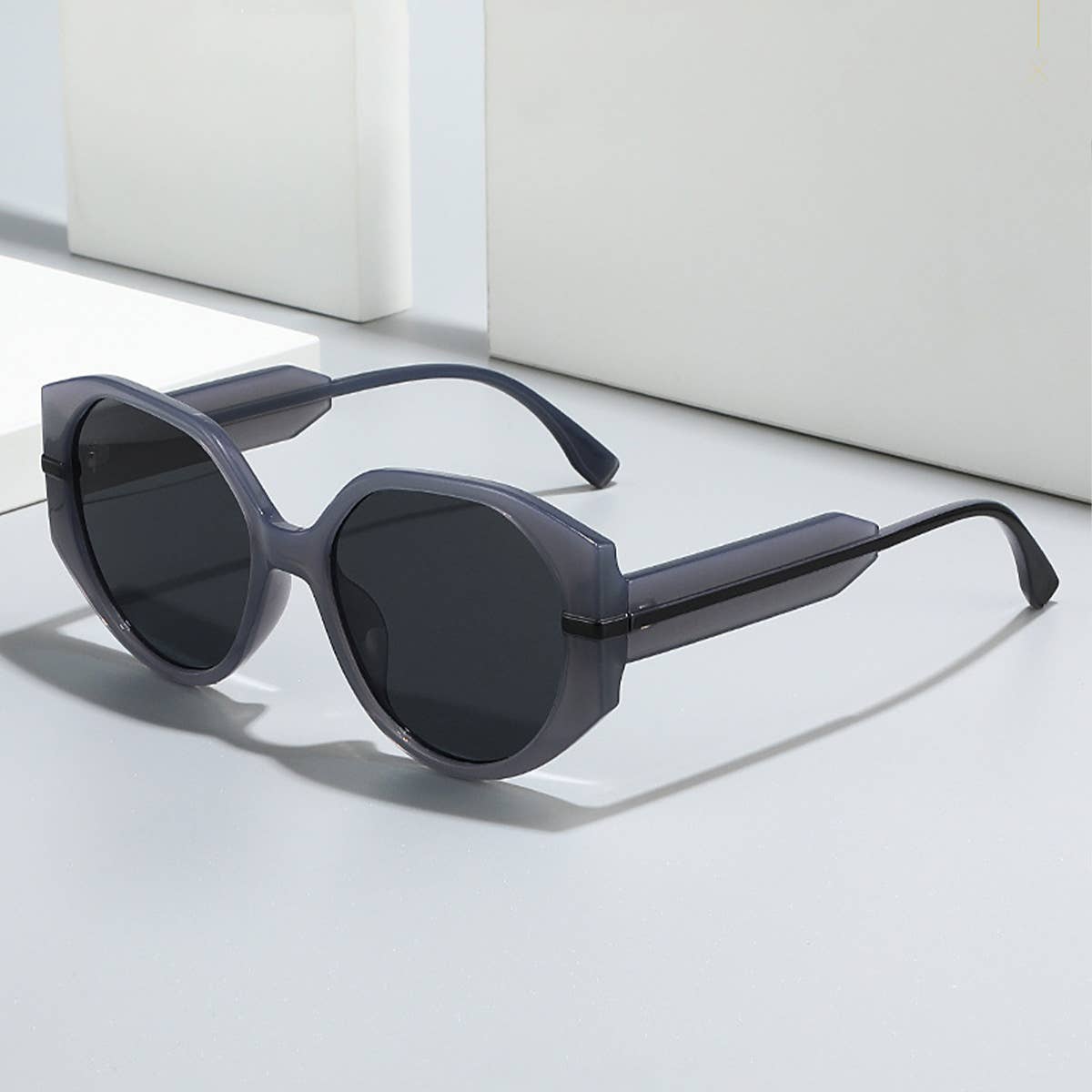 FULL FRAME ROUND FASHION SUNGLASSES