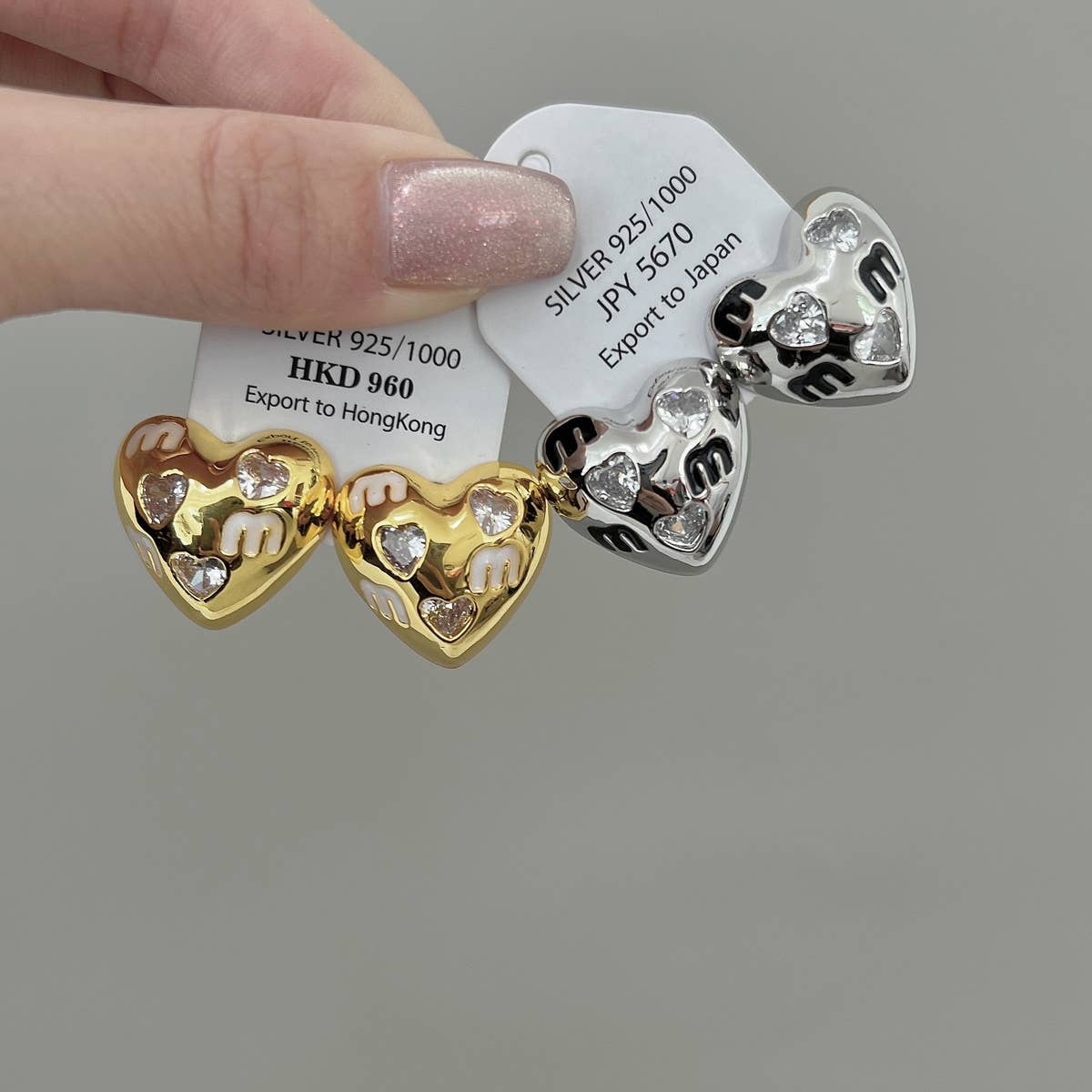 HALF FACE THREE-DIMENSIONAL EARRINGS