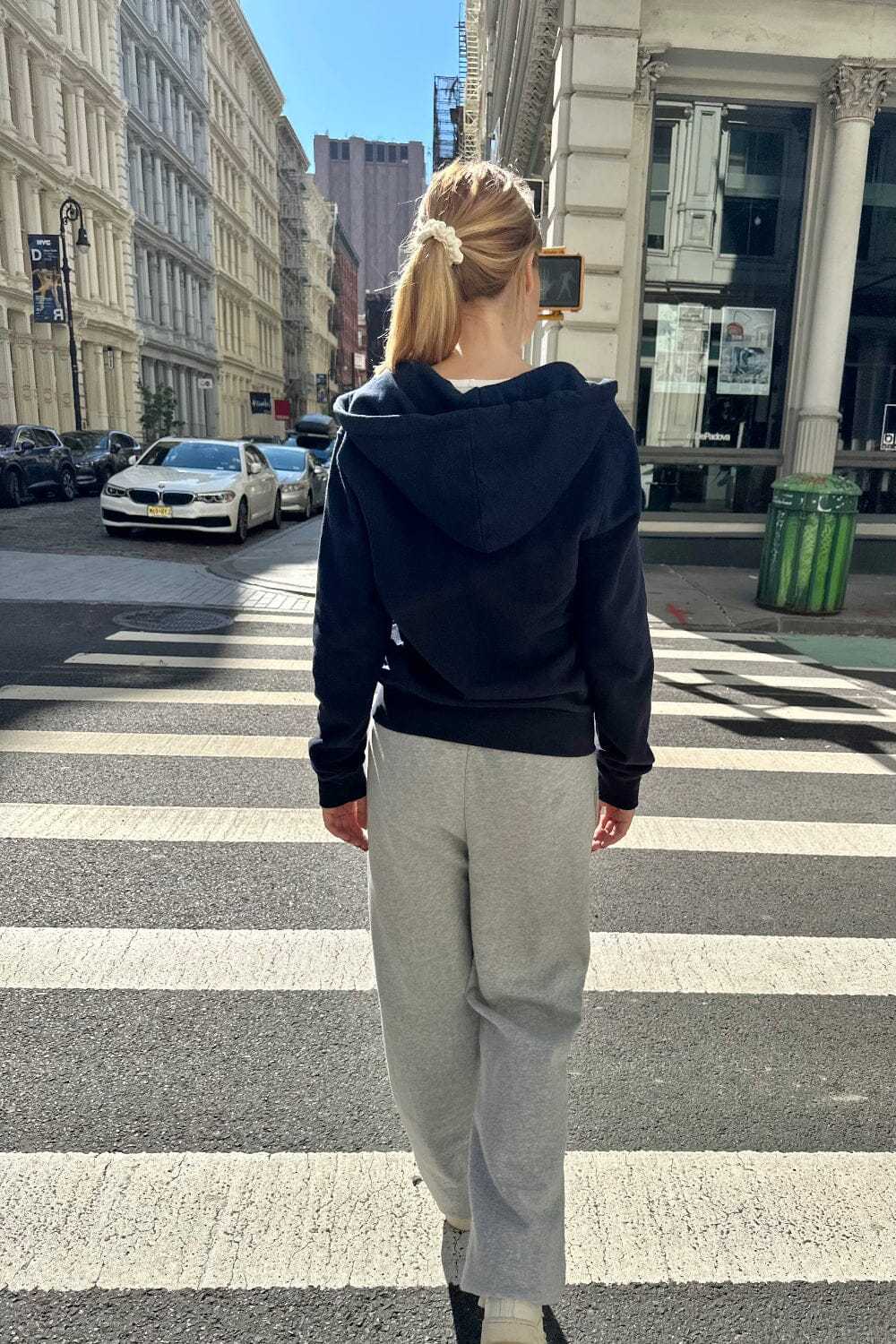 Sporty casual zip-up hooded sweatshirt