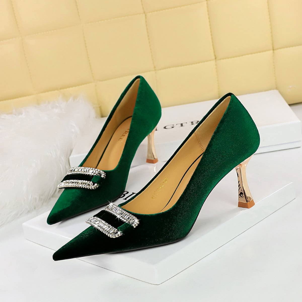 SHALLOW POINTED TOE DIAMOND BUCKLE HIGH HEELS