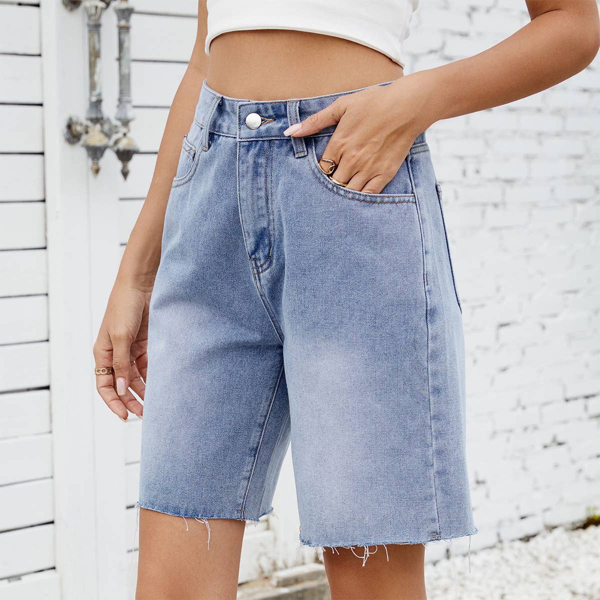 Washed straight leg casual edging denim shorts