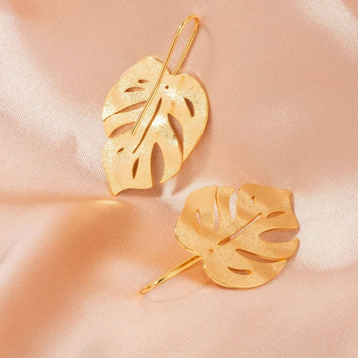 FASHIONABLE GOLD-PLATED FLAT HOLLOW LEAF EARRINGS