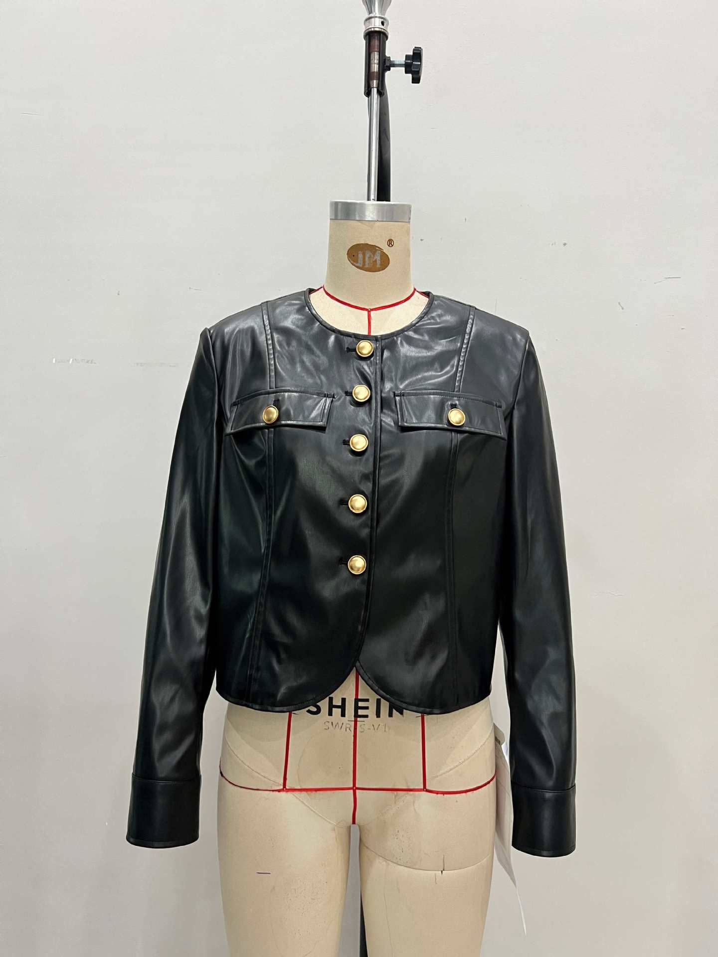 Round-neck single-breasted leather jacket