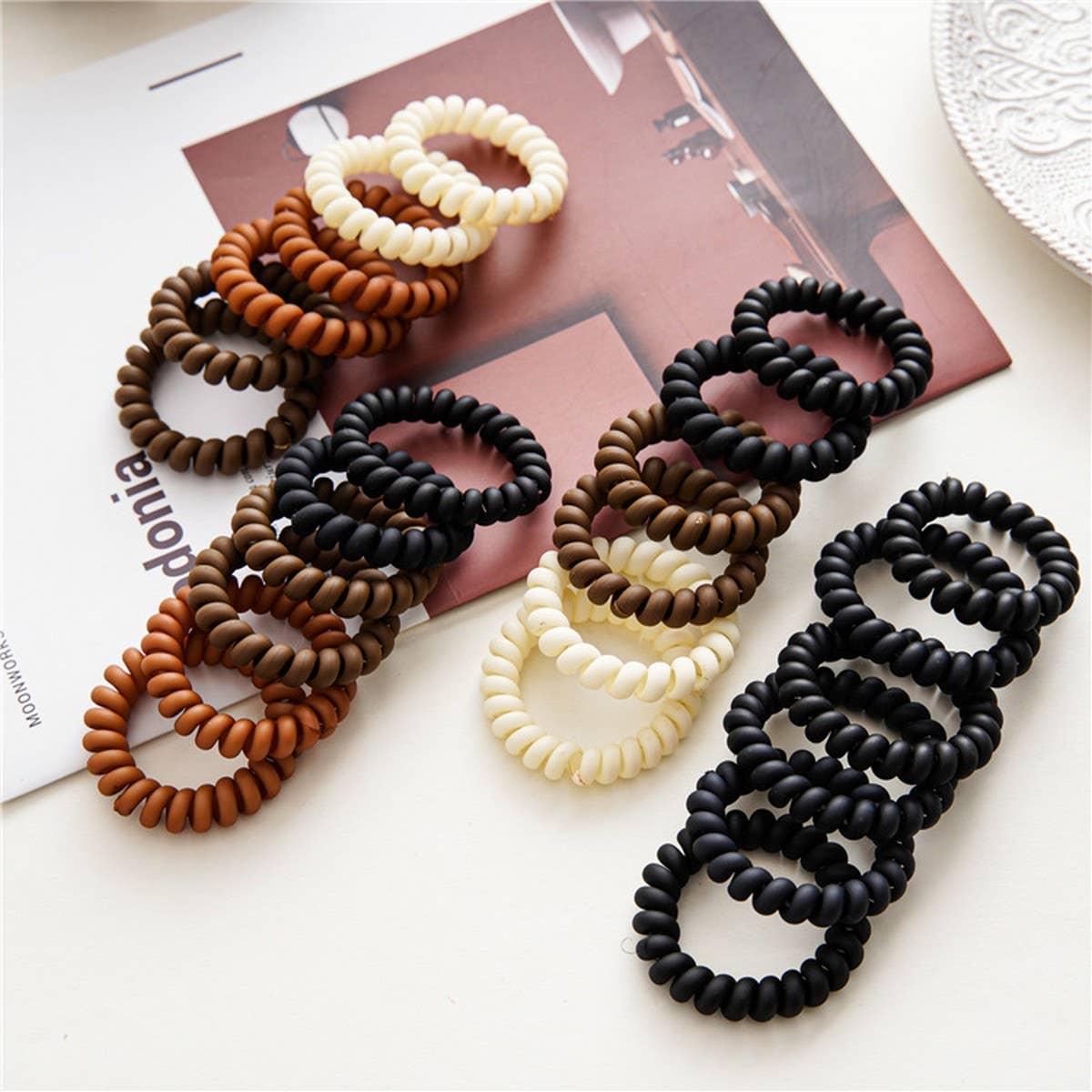 SIMPLE AND DURABLE PHONE CORD HAIR TIES_CWAHA1121