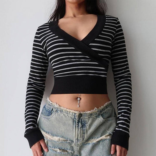 V-NECK SLIM CROP STRIPE COLOR CONTRAST T-SHIRT