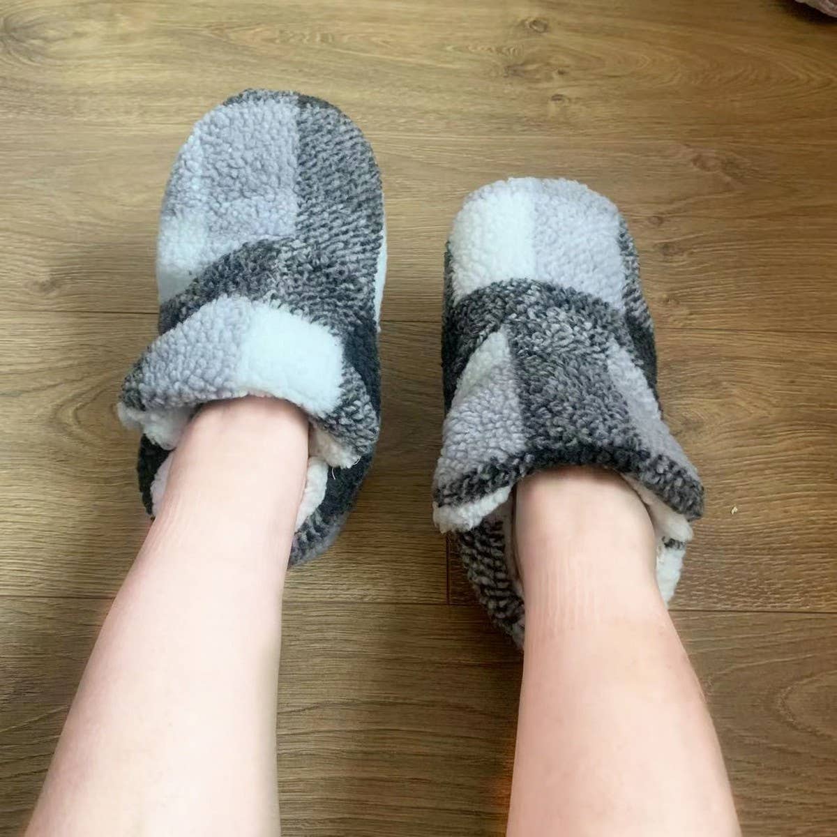 HOME WARM SOFT BOTTOM NON-SLIP SOCK SLIPPERS