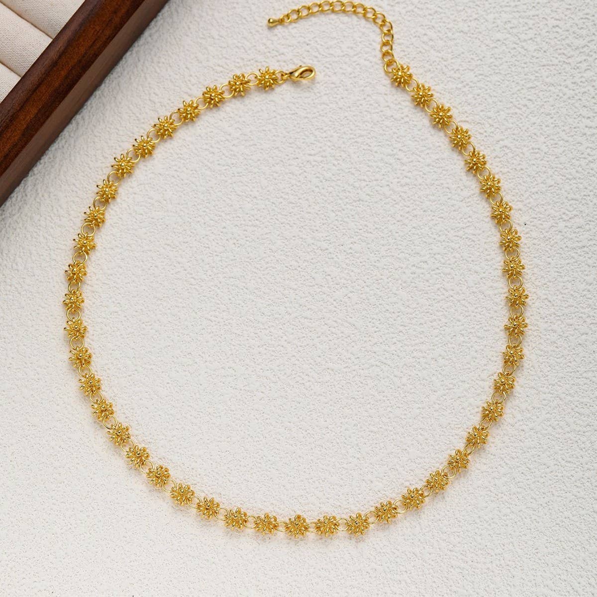 VINTAGE FLOWER NECKLACE SUN PATTERN NECKLACE