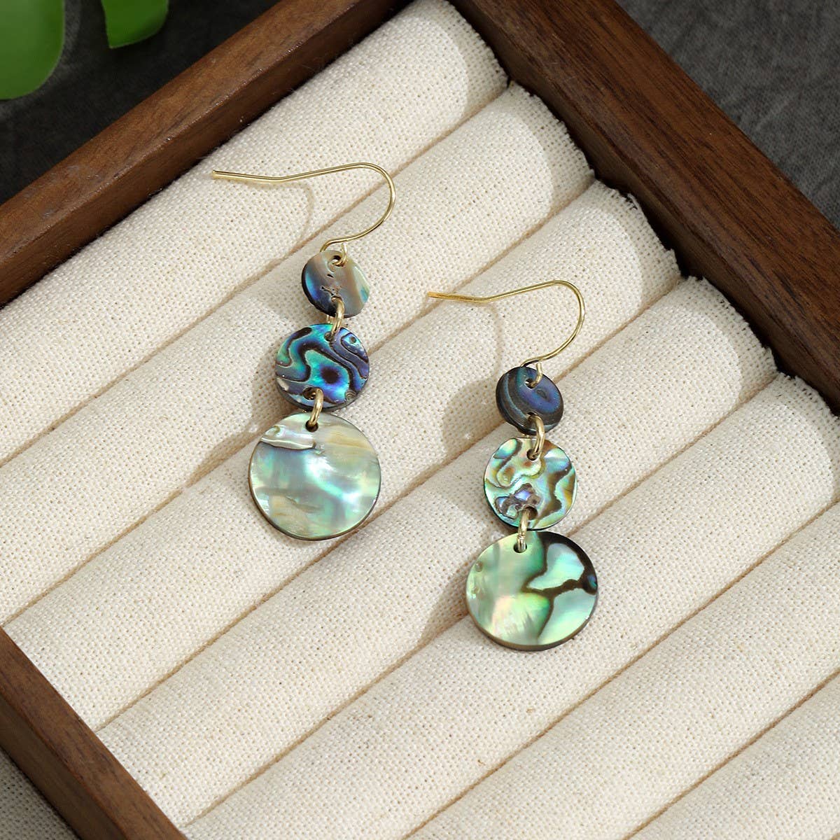 HIGH-QUALITY NATURAL ABALONE PENDANT EARRINGS