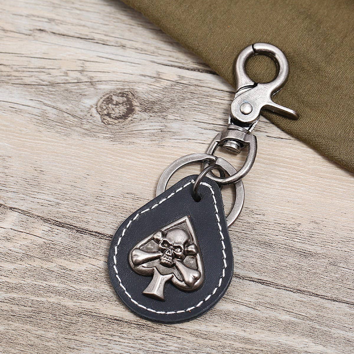PUNK RETRO ALLOY SKULL GENUINE LEATHER KEYCHAIN_CWMM5036