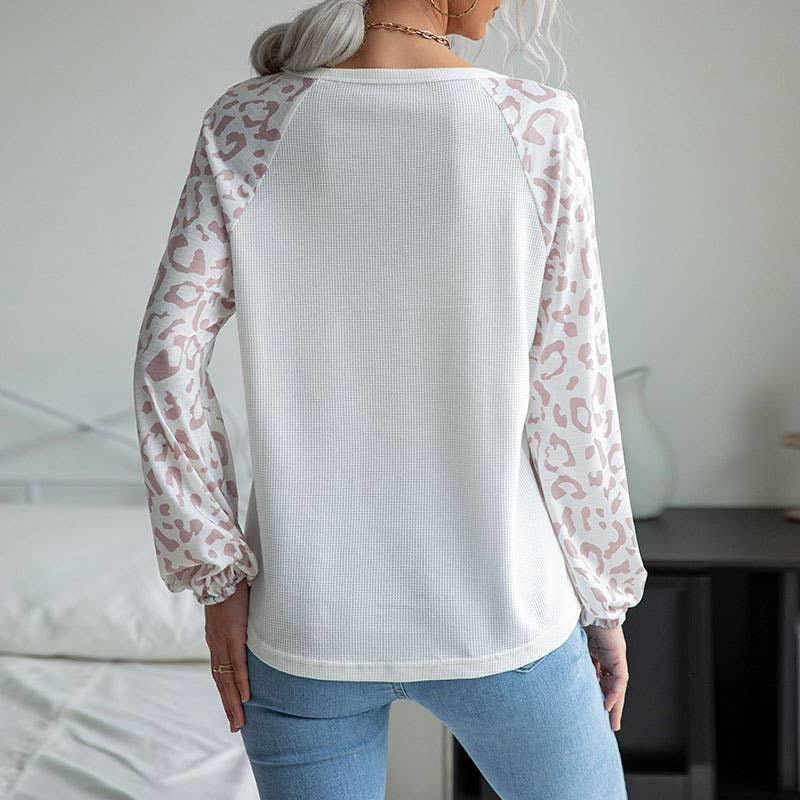 WAFFLE PATTERNED LEOPARD V-NECK SWEATER WITH BASE