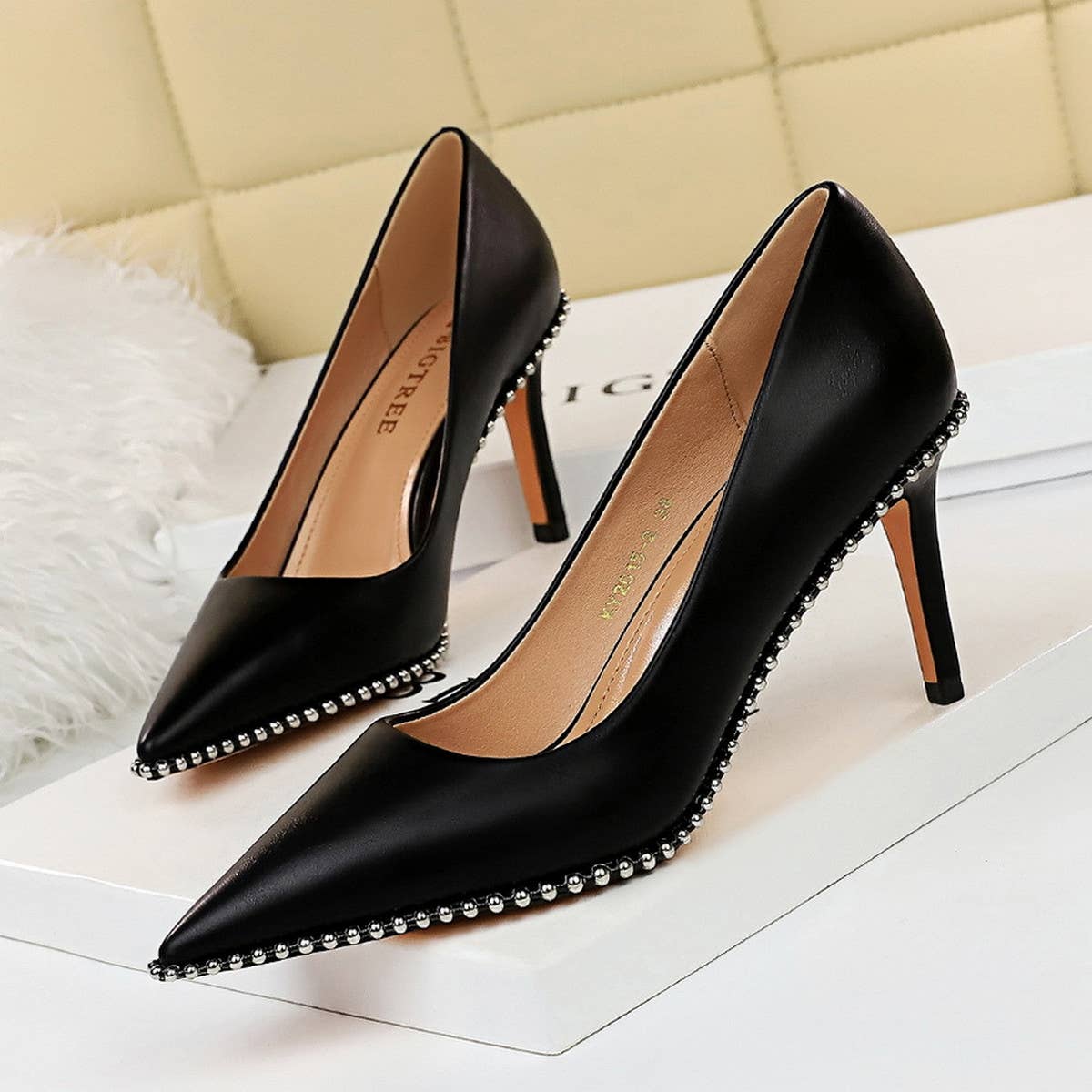 WOMEN SHALLOW POINTED RIVET HIGH HEELS