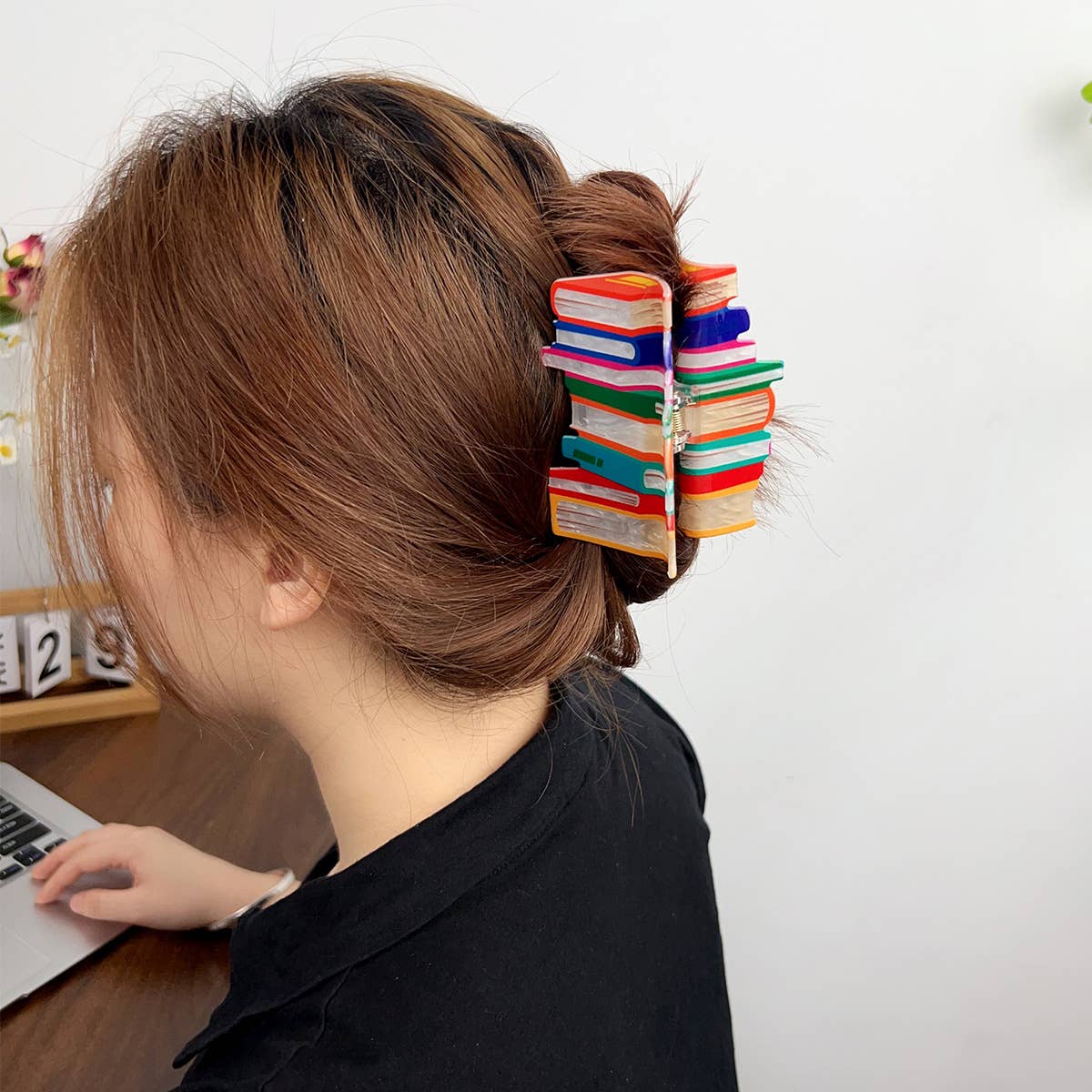 Corrugated acrylic color-blocking book hairpin