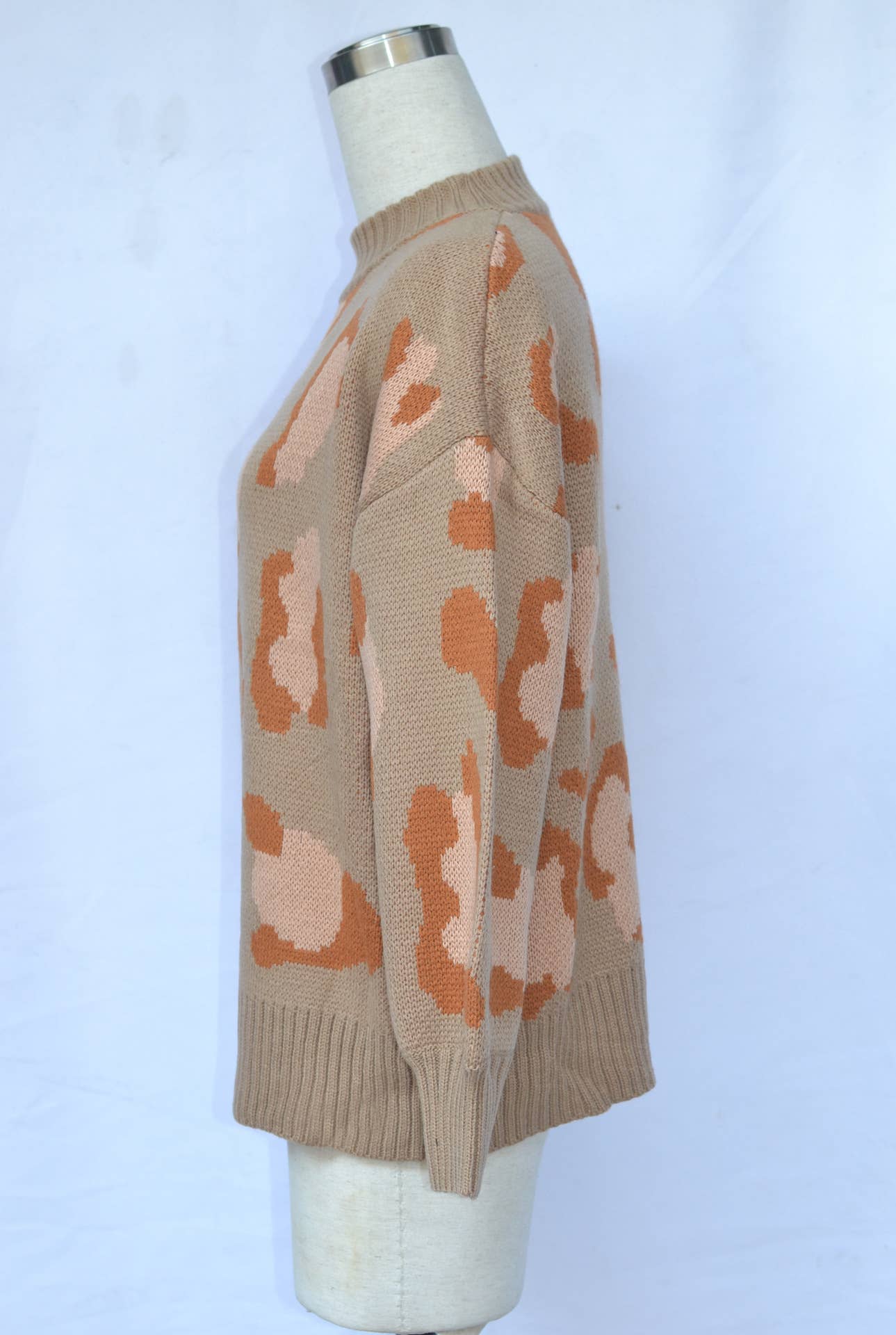 LEOPARD PRINT PULLOVER KNIT SWEATER