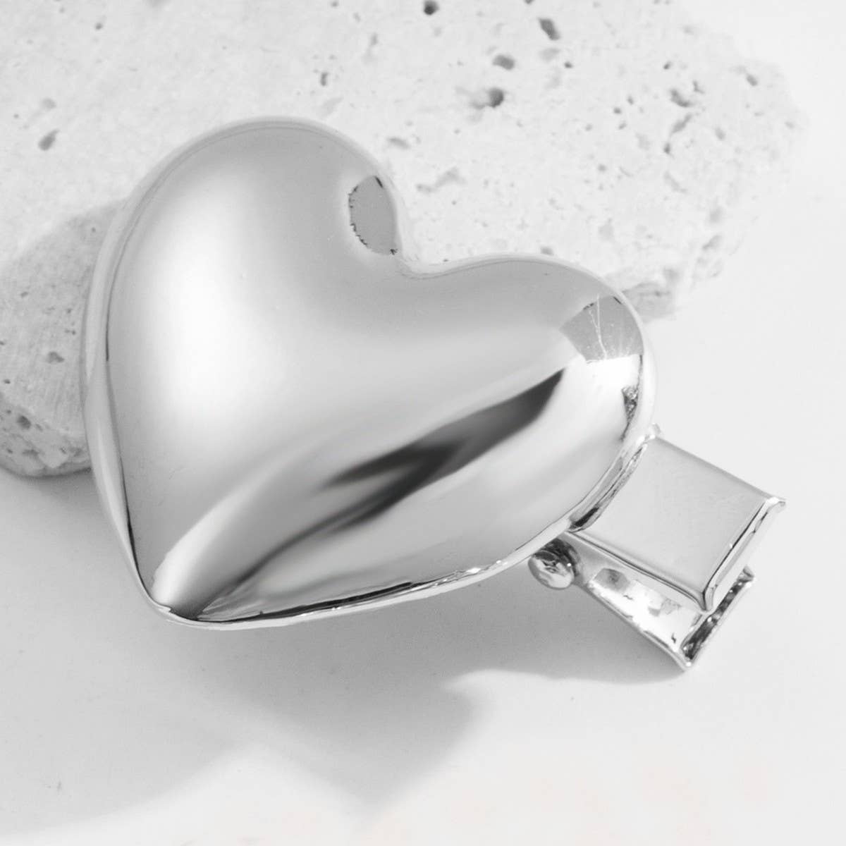 Metal Heart Flower Hair Clip ? Elegant & Minimal