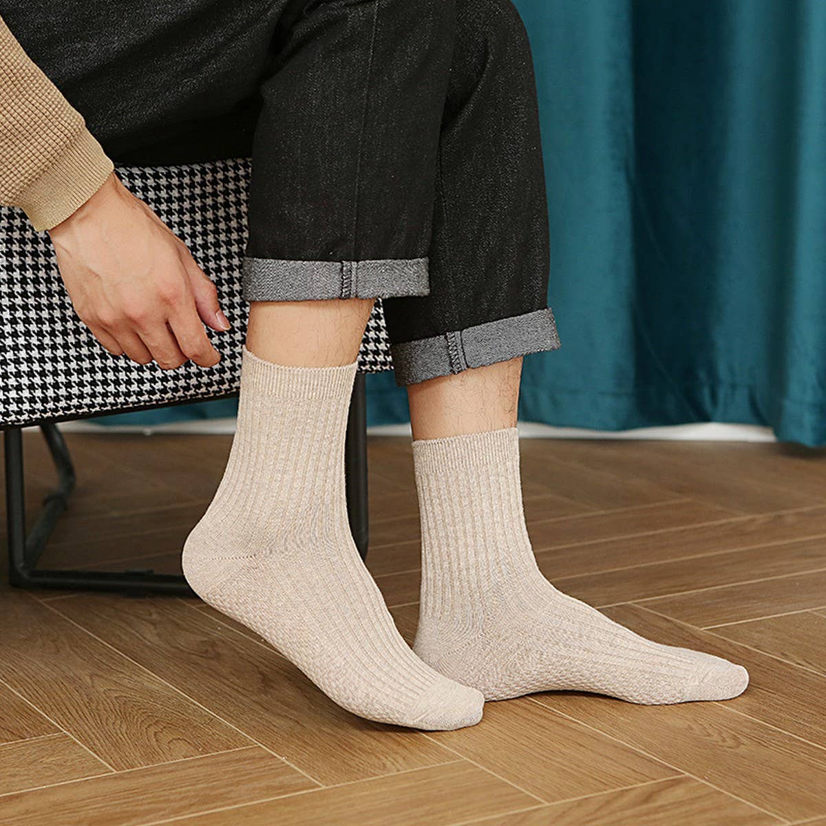 SOLID COLOR MASSAGE BOTTOM CASUAL MID-CALF SOCKS_CWMS0993