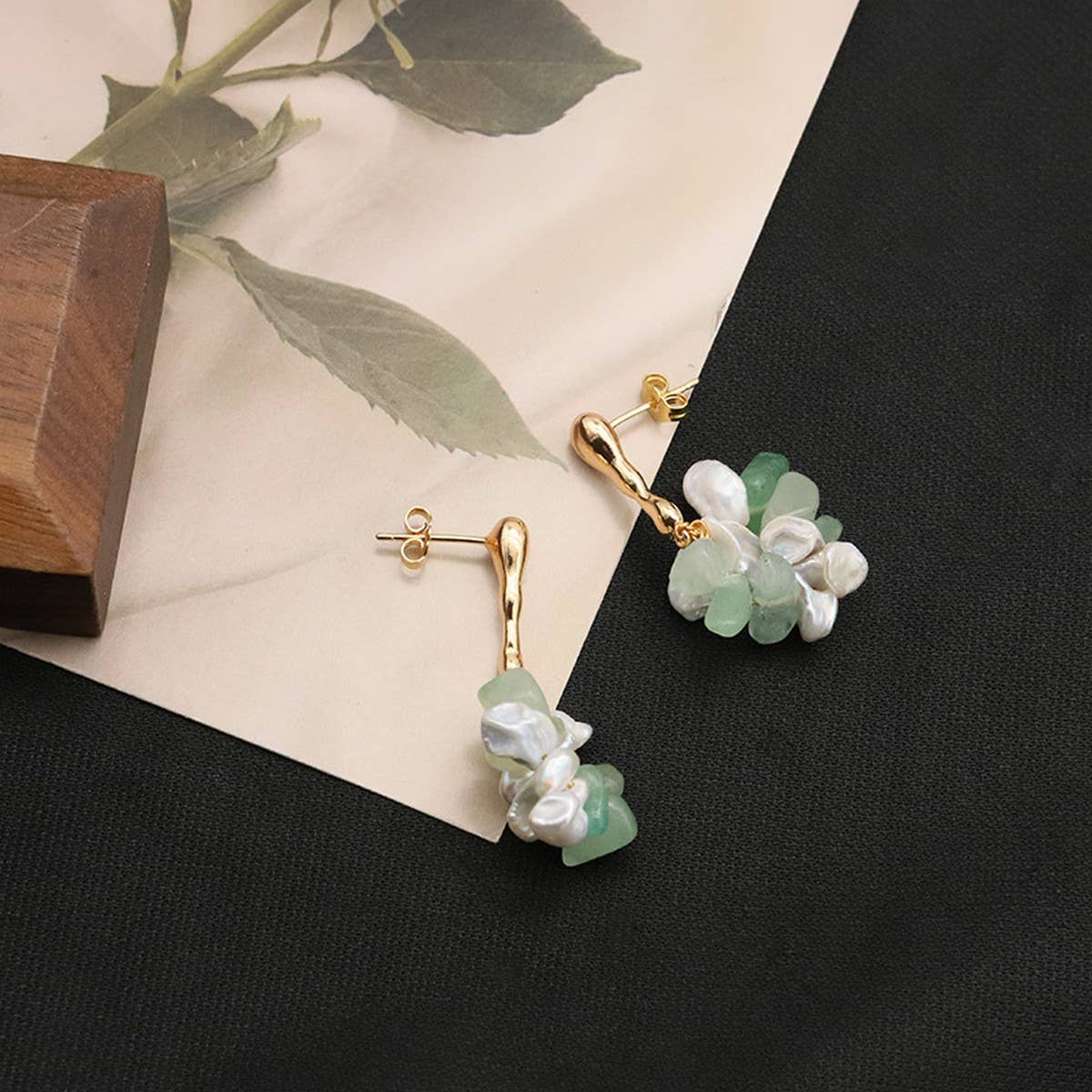 VERSATILE AND REFRESHING NATURAL PEARL EARRINGS