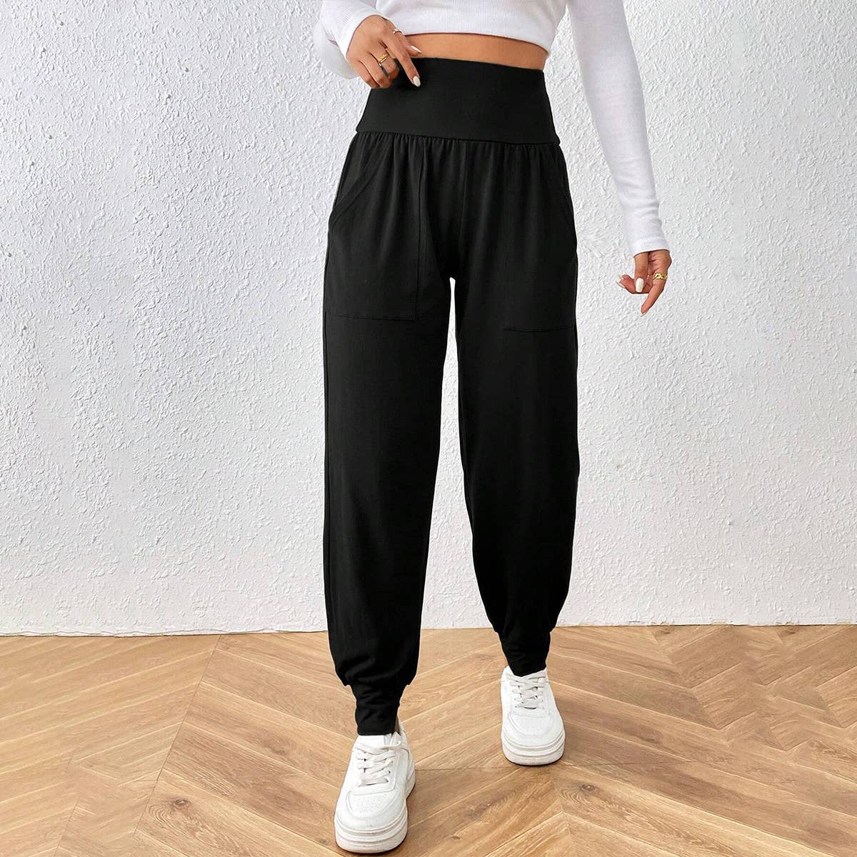 HIGH-WAISTED LEGGINGS WITH SLIM LEGS