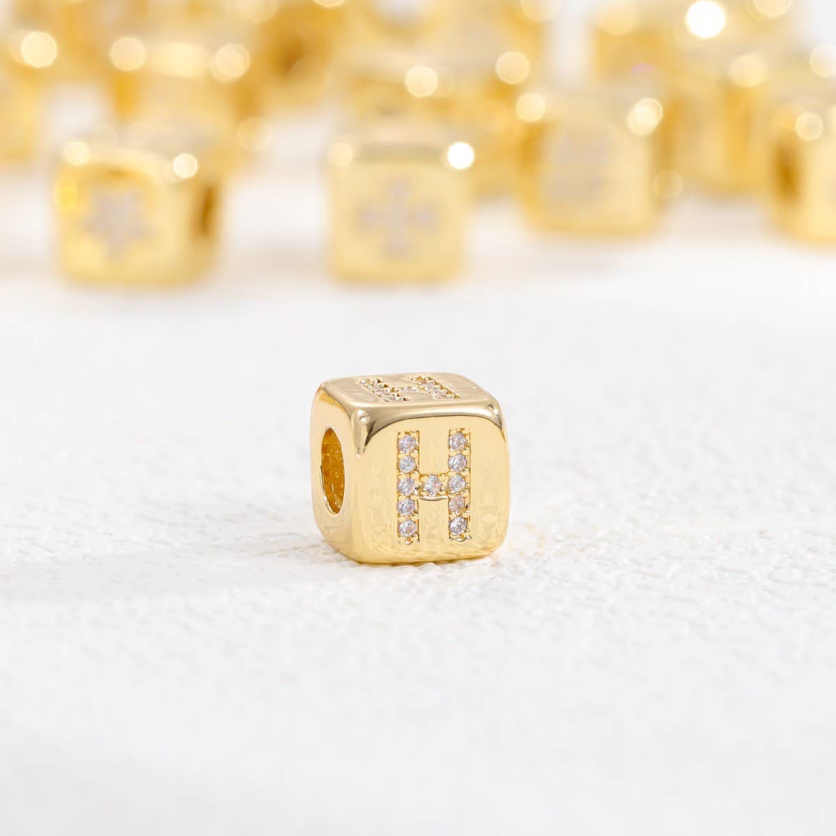 18K Gold-Plated Zirconia Dice Pendant Necklace_CWMM5876