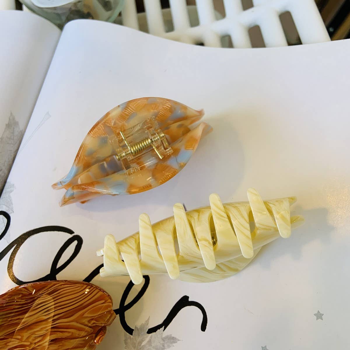 CANDY COLOR LIGHT LUXURY HALF CIRCLE HAIRPIN_CWAHA2150