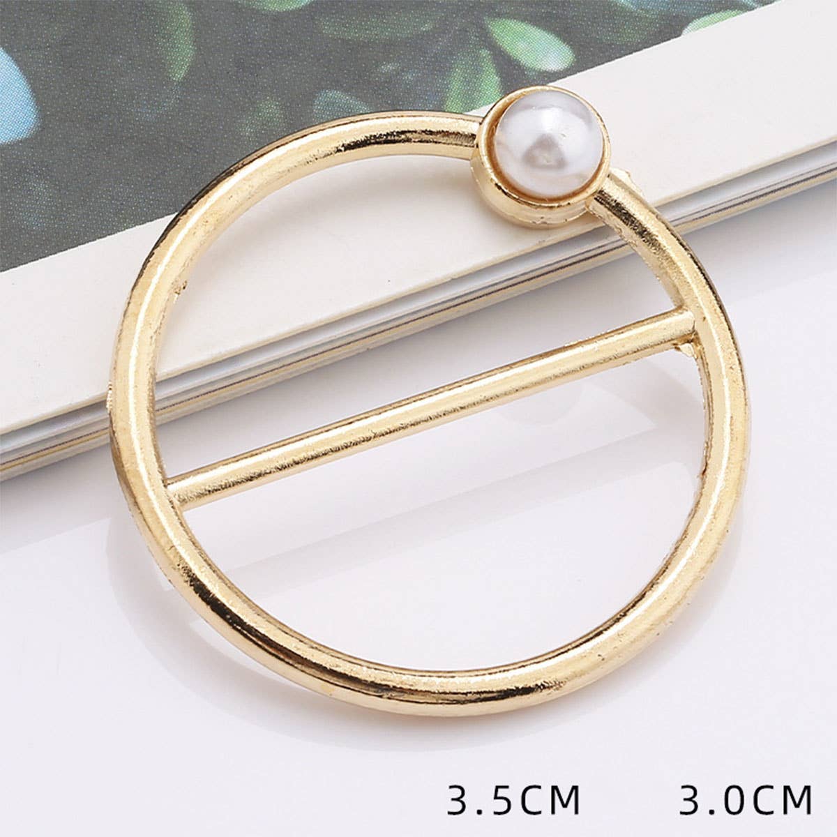 METAL HEM WITH PEARLS AND DIAMONDS SCARF RING