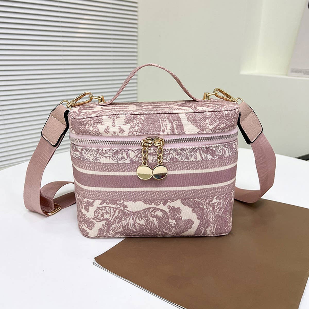 NEW VINTAGE EMBROIDERED PORTABLE COSMETIC BAG_CWAB4408