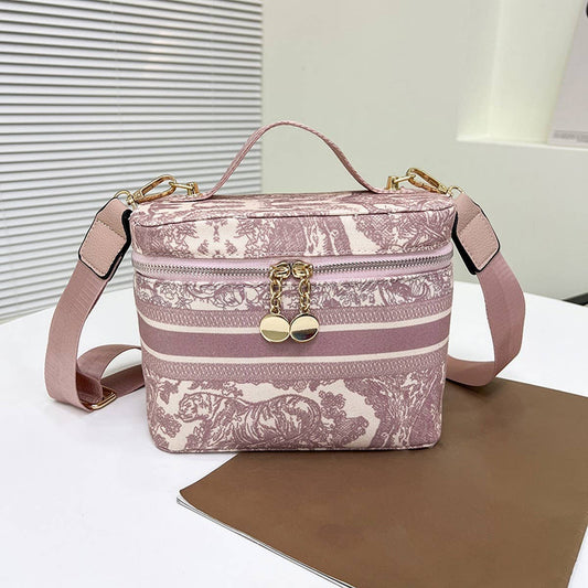 NEW VINTAGE EMBROIDERED PORTABLE COSMETIC BAG_CWAB4408