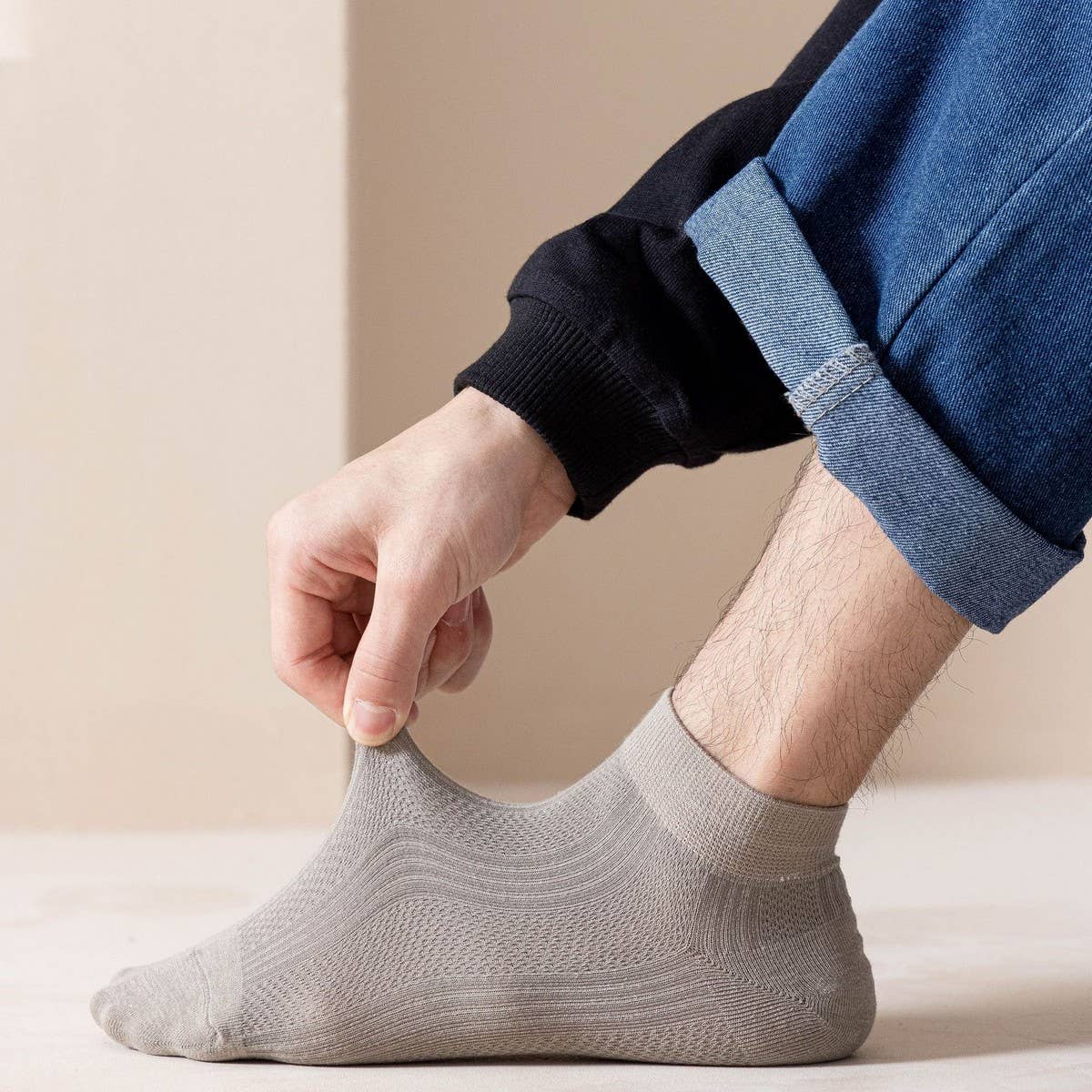 VERSATILE SOLID COLOR COTTON MEN'S SOCKS