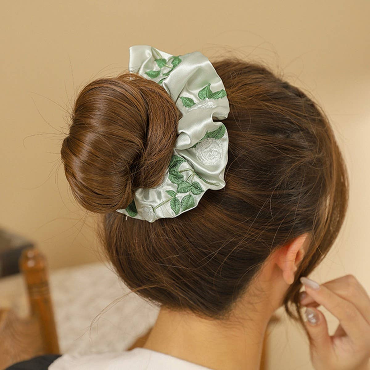 White Rose Embroidered Hair Tie for Qipao & Hanfu