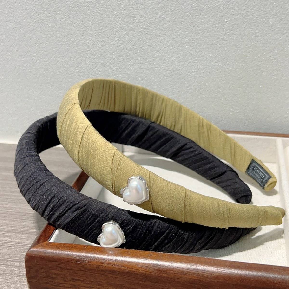 TEMPERAMENT LOVE HEART PLEATED HEADBAND