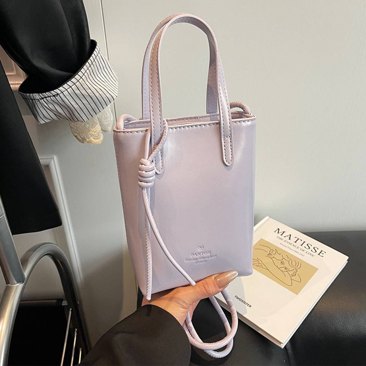 Glossy simple and niche single-shoulder bag