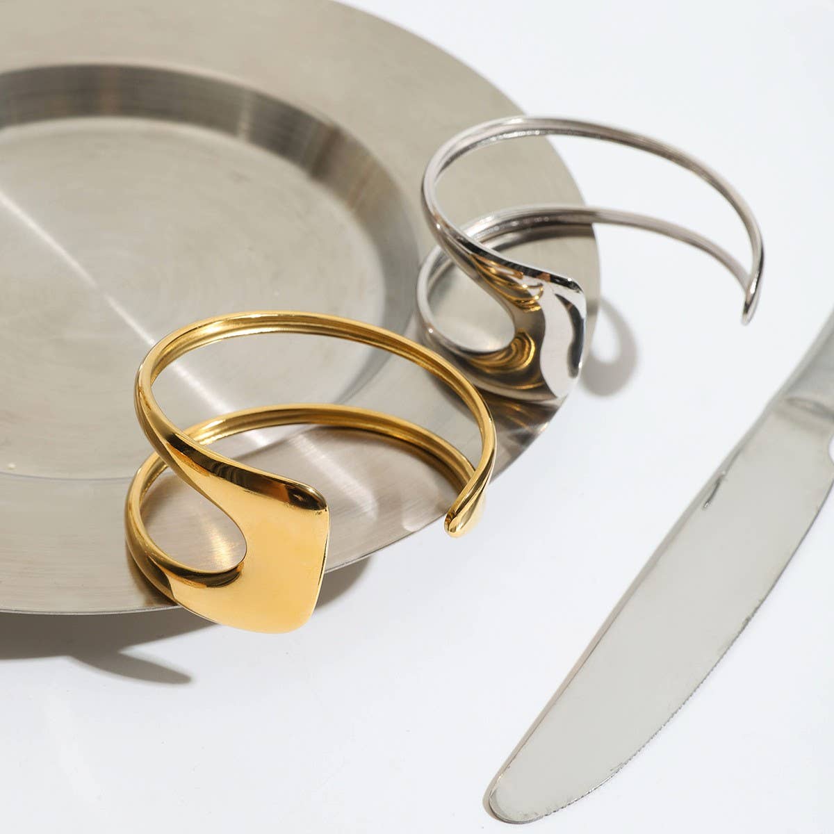 Stylish 18K Gold Titanium Double Hollow Bracelet_CWAJE4693