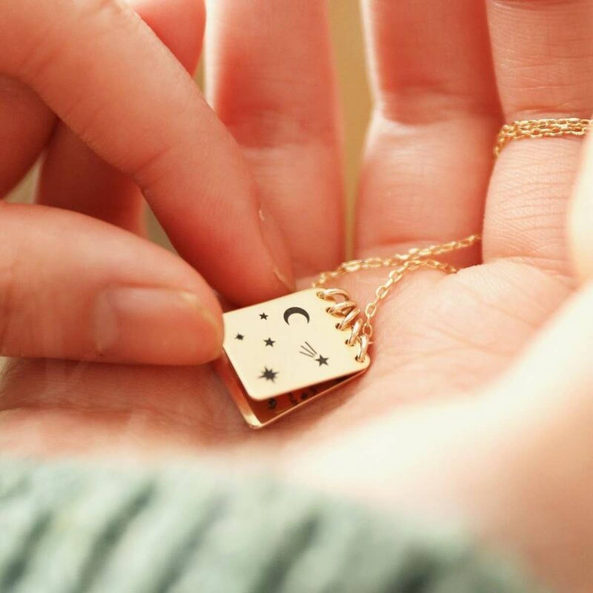 Simple Notebook Star Moon Opening Necklace_CWMM5674