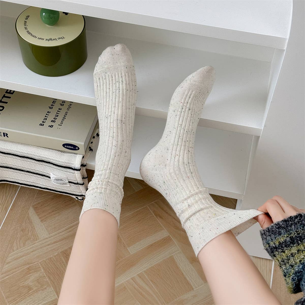 WOMEN AUTUMN AND WINTER MID-LENGTH SOCKS