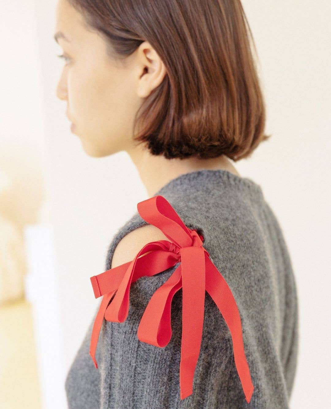 Round-neck, long-sleeved, twisted knit cardigan