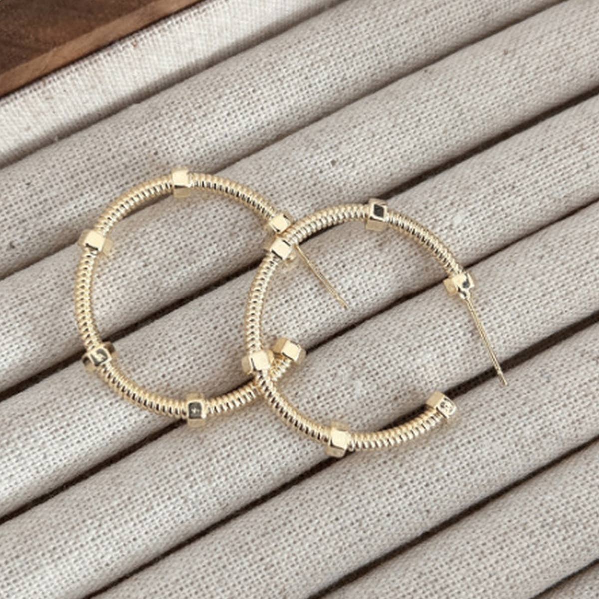 PERSONALIZED SCREW CAP, CURVED EARRINGS_CWAJE1453