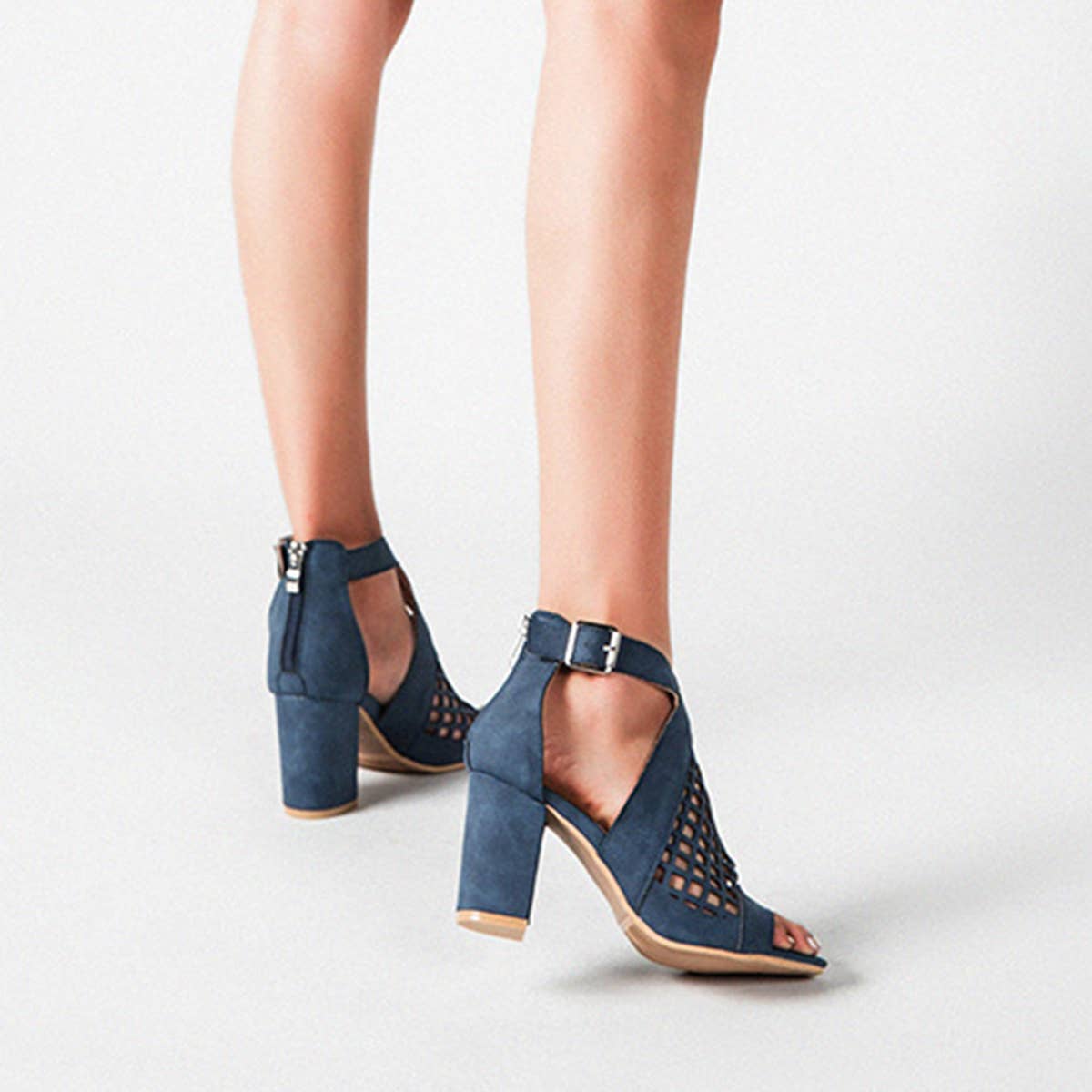 WOMEN FASHION HOLLOW THICK HEELS