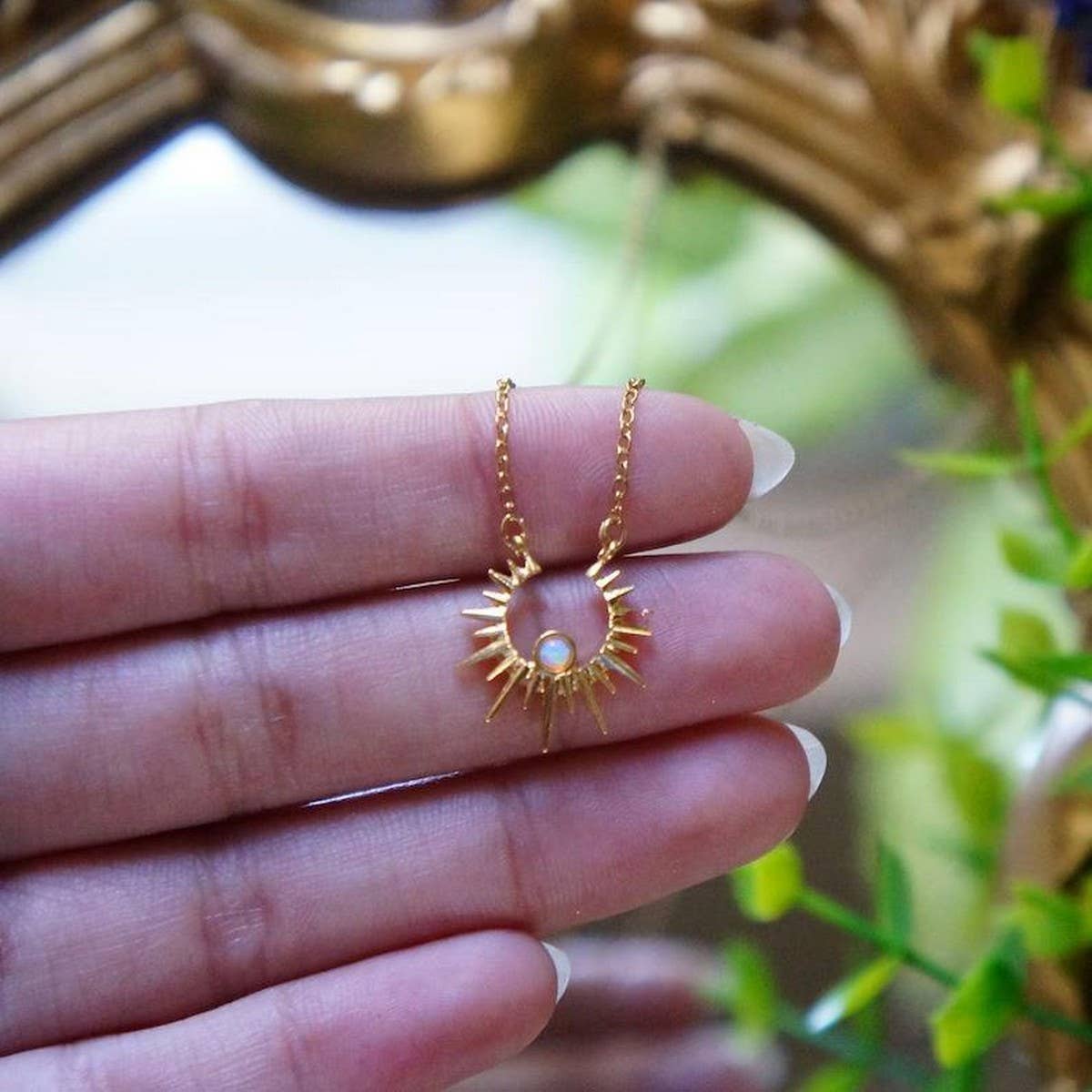 Star and Moon Hollow Clavicle Necklace_CWMM5326