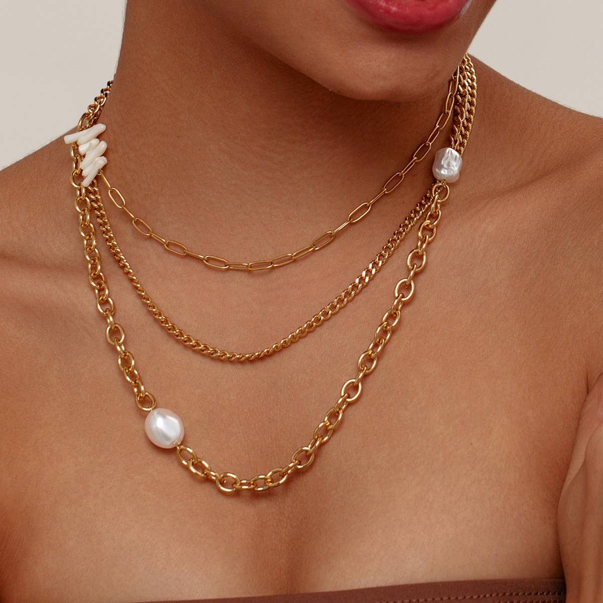 LAYERED CHAIN PEARL PENDANT NECKLACE_CWMM3583